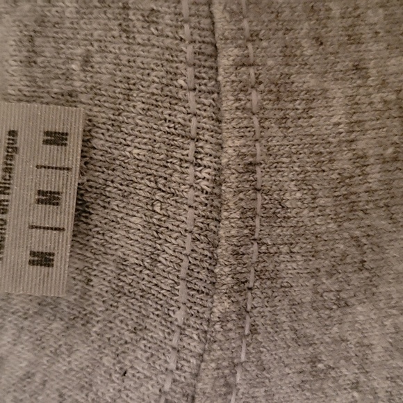 sweater - Picture 3 of 4